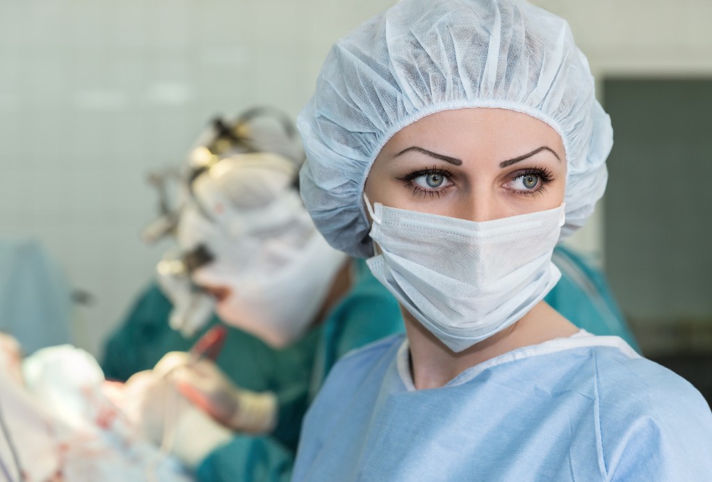 nurse-in-operating-room